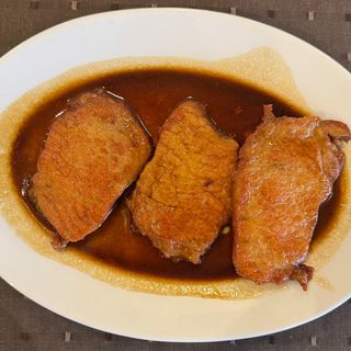 Свински карета с чесън и соев сос