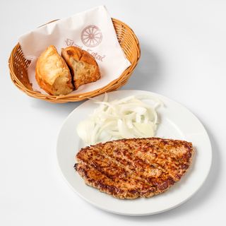 Pljeskavica punjena sirom 