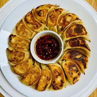 17.Prženi damplinzi sa prazilukom i govedinom 1(SOS NIJE UKLJUCEN)15pcs