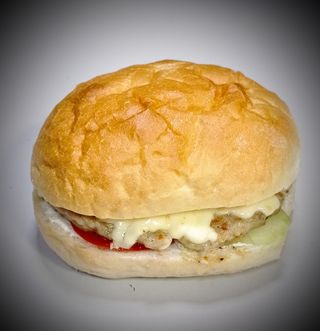 Pileća pljeskavica sa SIROM 