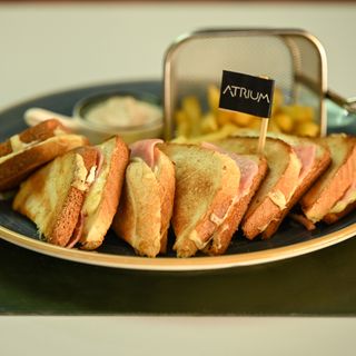 Toast sendvič sa šunkom