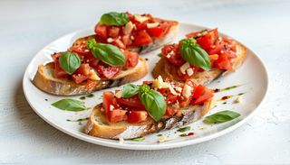 Bruschete cu rosii usturoi si busuioc