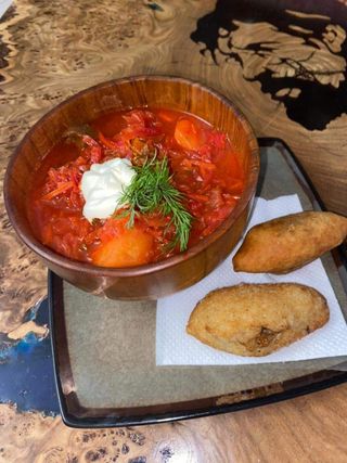 Борщ с пирожками 