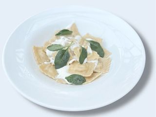 Равіолі з білою рибою та куркою у вершковому соусі (200g)