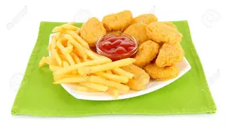 Chicken nuggets big 12 pezzi con patatine fritte 