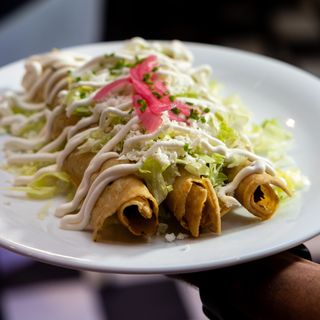 Flautas de cochinita pibil (3 uds.) 