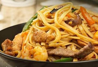 21.Tallarines Con Tres Delicias