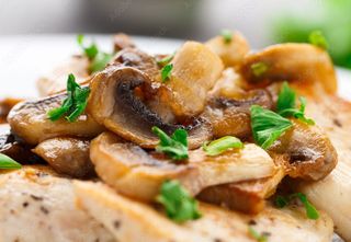 76. Пържено пилешко с печурки (700г)