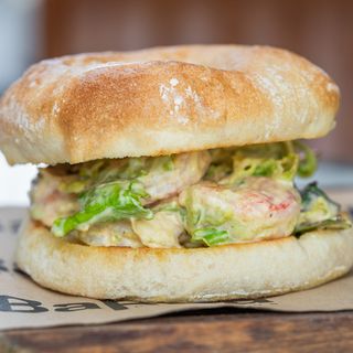 Donut Salado De Gambón Con Guacamole Y Mayo Kimchi