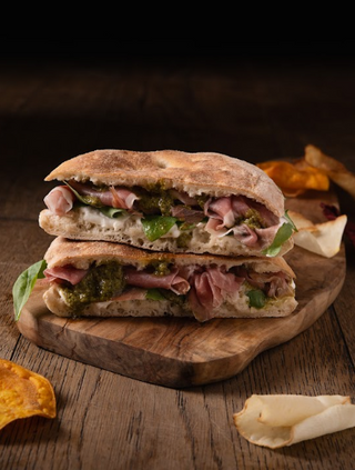 FOCACCIA PARMA Y PESTO