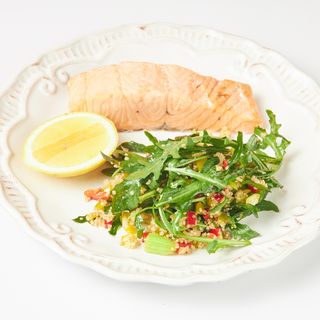 Семга на пару с киноа и овощами 