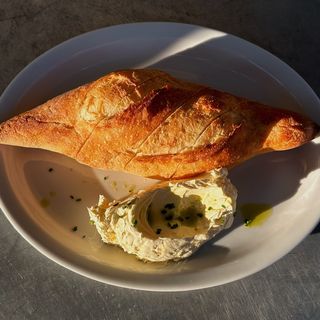 БАГЕТ ЗІ ВЗБИТИМ МАСЛОМ