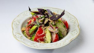 კიტრის და პომიდვრის სალათი ნიგვზით 400 გრ