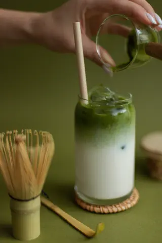 Iced mango matcha