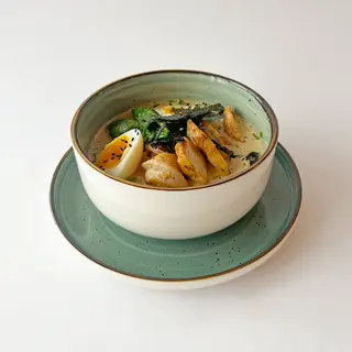 Сырный рамен с курицей