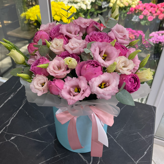 Квіти в коробці «Лавлі»