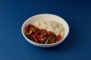 Мясо по-тайски с гарниром