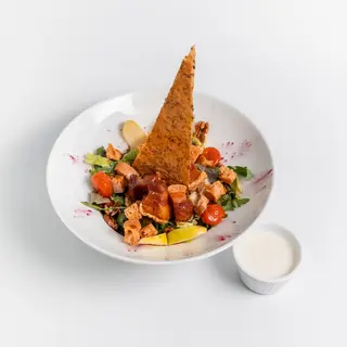 Ensalada de Rúcula , Canónigos y mezclum de lechugas con torreznos