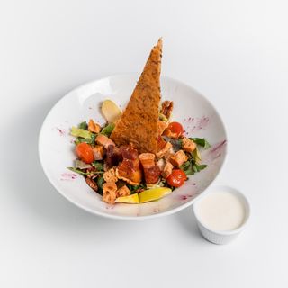 Ensalada de Rúcula , Canónigos y mezclum de lechugas con torreznos