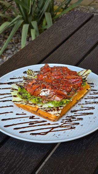 Вафля з червоною рибою