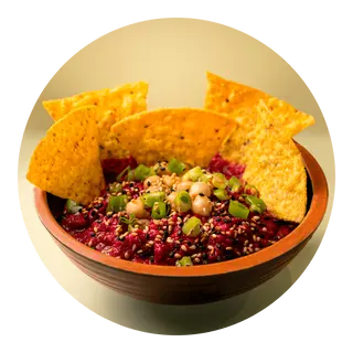 Hummus de remolacha con nachos
