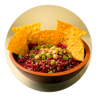 Hummus de remolacha con nachos
