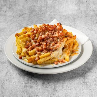 Patatas Fritas Con Salsa Especial