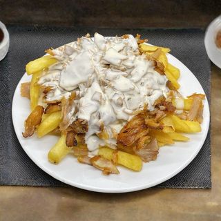 Patatas Fritas Con Kebab Y Queso