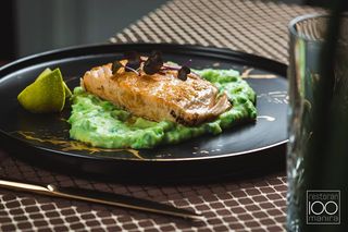 Losos na pireu od graška