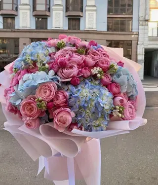 Velvet Skyline - Buchet luxury pastel cu hortensii si trandafiri garden