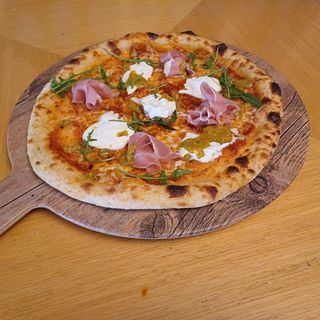 Пица пистачо със сирене "Бурата" и прошуто крудо 400гр