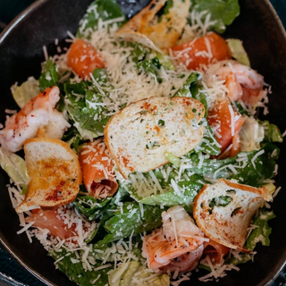 ცეზარის სალათი კრევეტებით/Caesar salad with shrimp