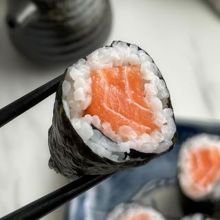 Maki De Salmón
