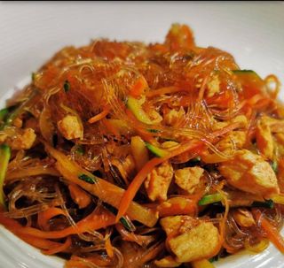 Spaghetti di soia con pollo