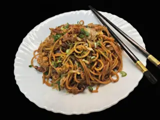 1.1 Pržene noodle sa svinjetinom