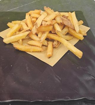 Patatine fritte salate