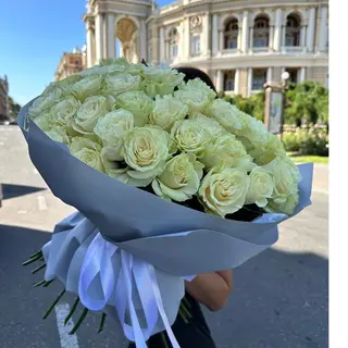 51 біла троянда "Mondial"