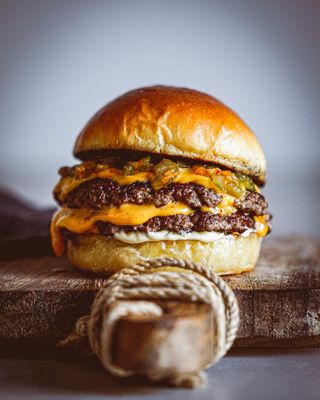 Combo 2 - Double Cheeseburger,  Coca-Cola + Pomfrit 150 g