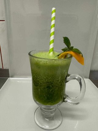 Smoothie pomarańczowo-szpinakowe