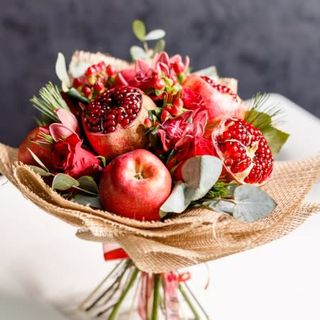 Buchet din mere și rodii