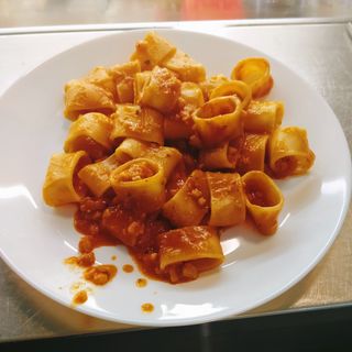 Mezzi paccheri al ragù di seppia.