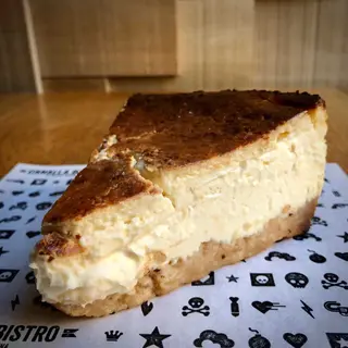 Tarta cremosa de queso.