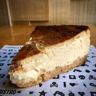 Tarta cremosa de queso.