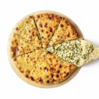 ღვეზელი ყველითა და მწვანე ხახვით.