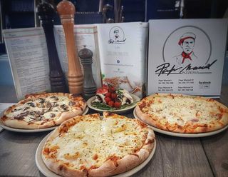 Pizza Hot Dancers (média)