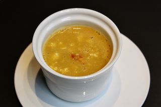 Zuppa di mais e polpa di king crab