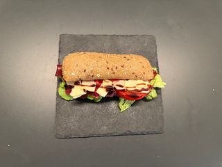 Bresaola, pomodoro, grana, insalata e glassa all'aceto balsamico