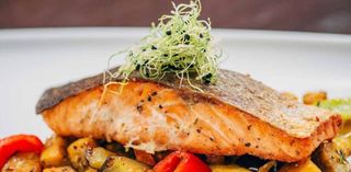 SALMÓN CON VERDURAS