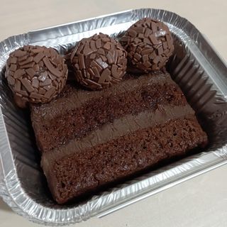 Fatia de Chocolate + Brigadeiros