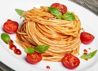 Spaghetti cu sos de rosii